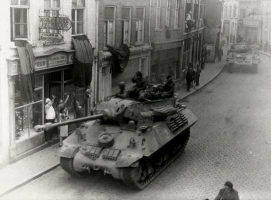 beeld_bevrijding_poperinge_-_stadsarchief_poperinge_-_rechtenvrij.jpg